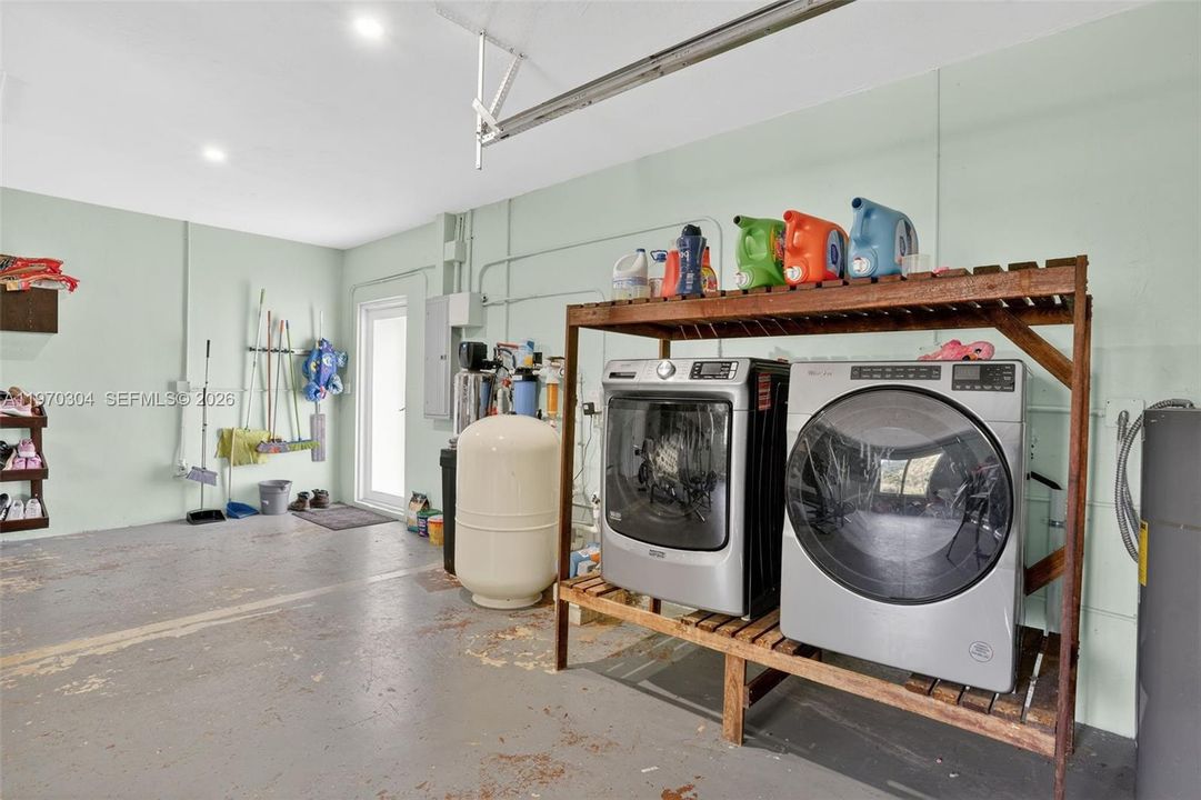 For Sale: $1,390,000 (4 beds, 3 baths, 2474 Square Feet)