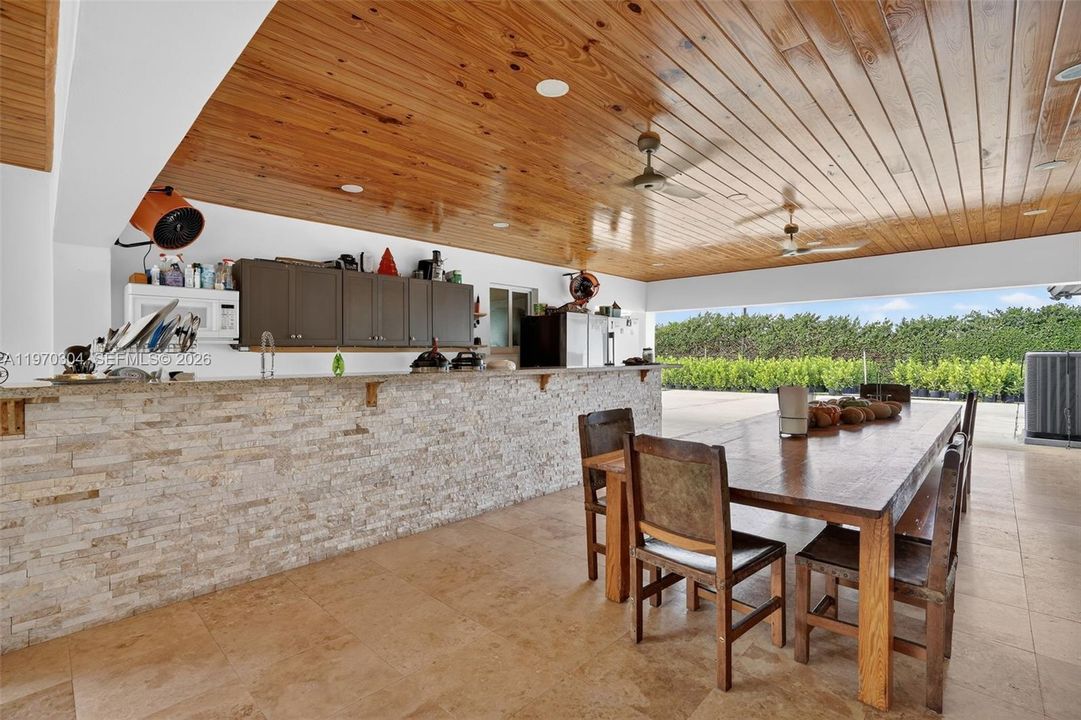 For Sale: $1,390,000 (4 beds, 3 baths, 2474 Square Feet)