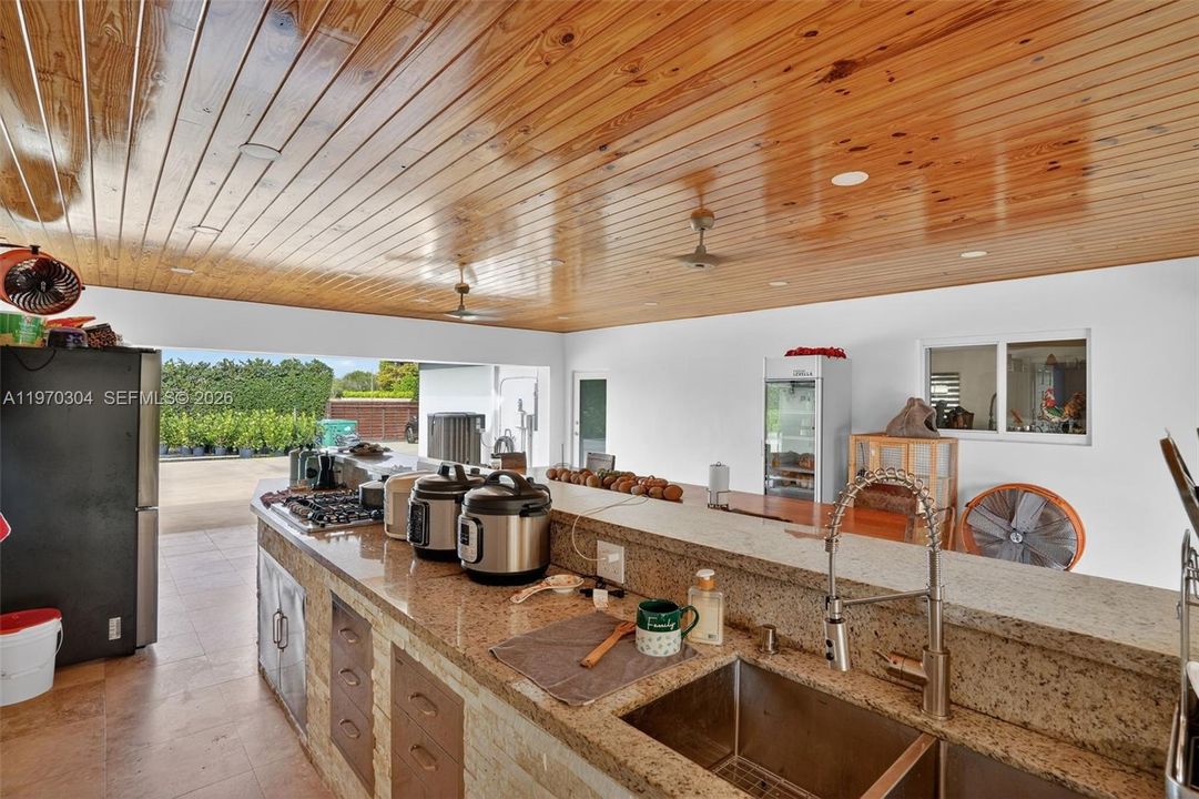 For Sale: $1,390,000 (4 beds, 3 baths, 2474 Square Feet)