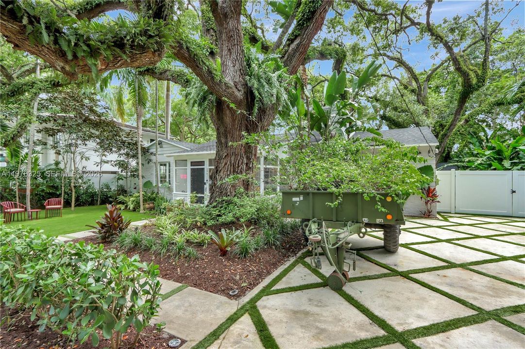 For Sale: $1,725,000 (4 beds, 3 baths, 1756 Square Feet)