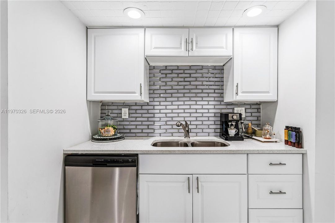 For Sale: $1,200,000 (3 beds, 2 baths, 2783 Square Feet)