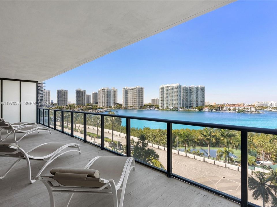 For Sale: $3,200,000 (3 beds, 4 baths, 2979 Square Feet)