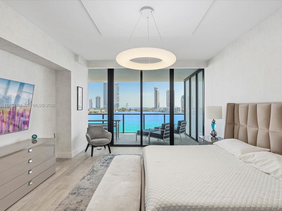 For Sale: $3,200,000 (3 beds, 4 baths, 2979 Square Feet)