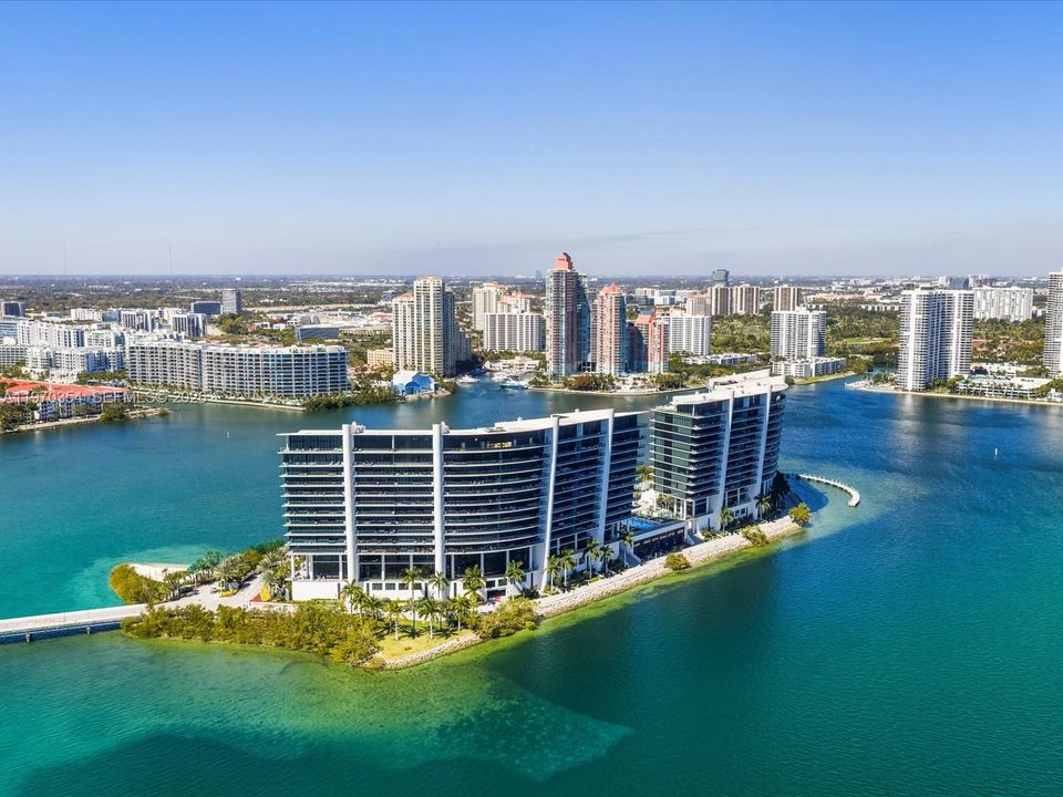 For Sale: $3,200,000 (3 beds, 4 baths, 2979 Square Feet)