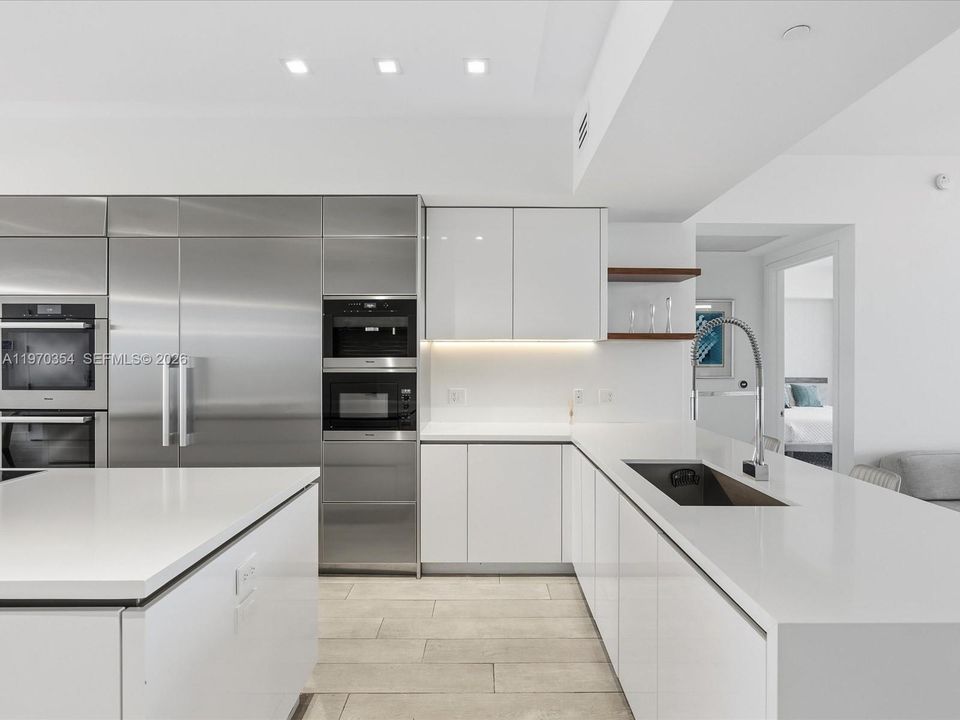 For Sale: $3,200,000 (3 beds, 4 baths, 2979 Square Feet)