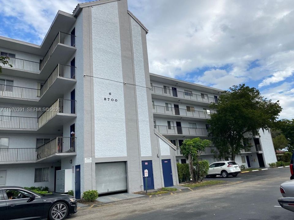 На продажу: $235,000 (2 спален, 2 ванн, 832 Квадратных фут)