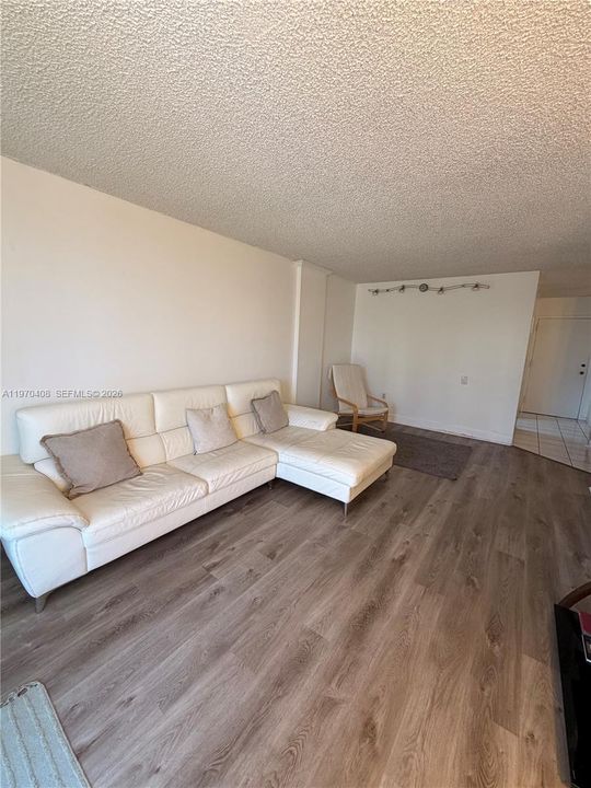 En Venta: $220,000 (2 camas, 2 baños, 1020 Pies cuadrados)