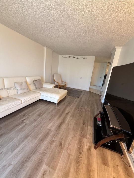 En Venta: $220,000 (2 camas, 2 baños, 1020 Pies cuadrados)