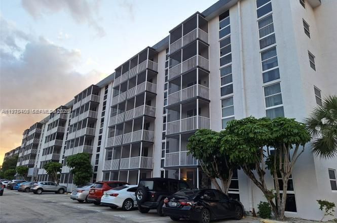 En Venta: $220,000 (2 camas, 2 baños, 1020 Pies cuadrados)