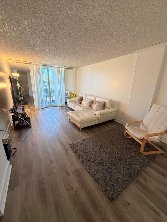 En Venta: $220,000 (2 camas, 2 baños, 1020 Pies cuadrados)