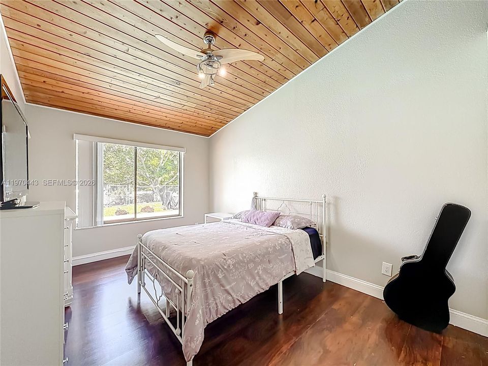 Activo con contrato: $625,000 (3 camas, 2 baños, 2015 Pies cuadrados)