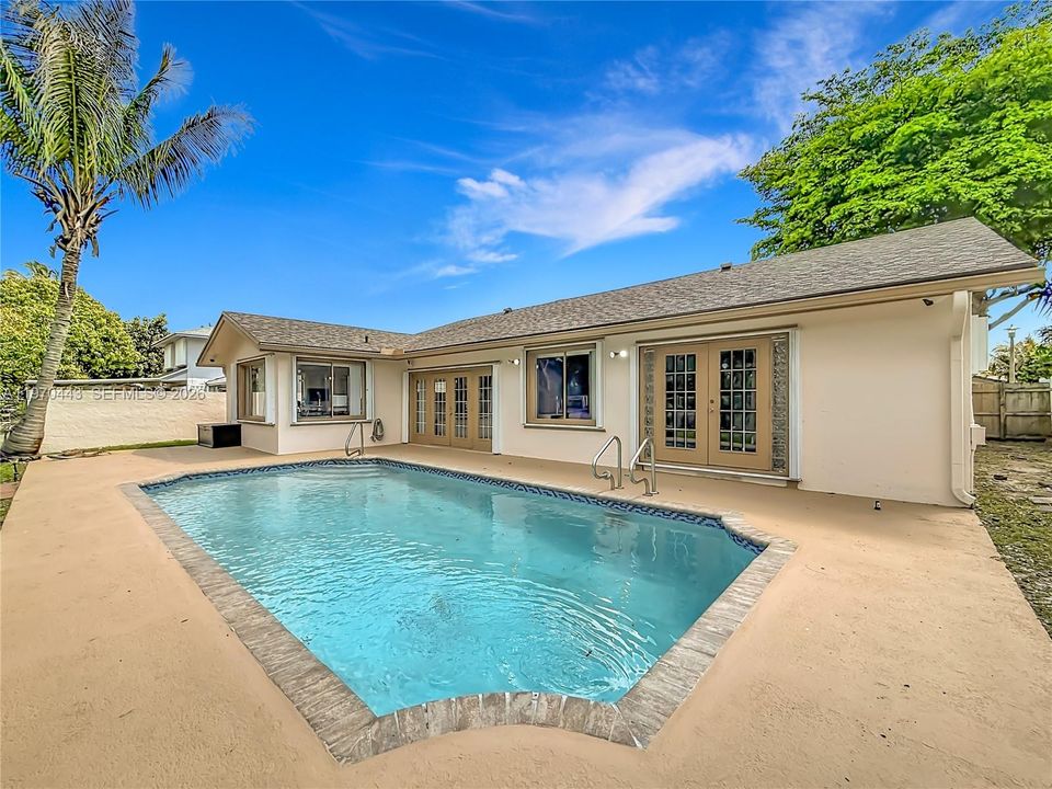 Activo con contrato: $625,000 (3 camas, 2 baños, 2015 Pies cuadrados)