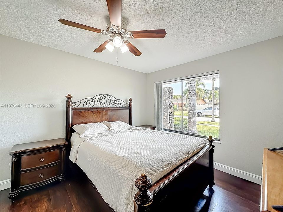 Activo con contrato: $625,000 (3 camas, 2 baños, 2015 Pies cuadrados)