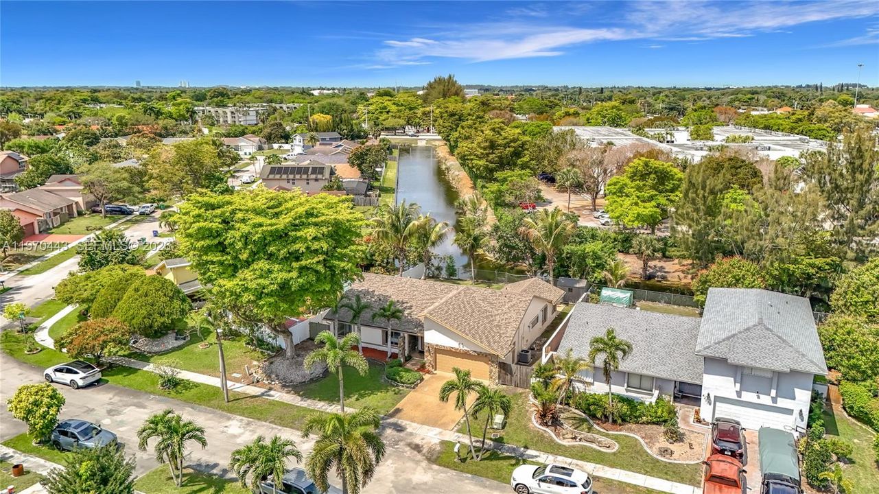 Activo con contrato: $625,000 (3 camas, 2 baños, 2015 Pies cuadrados)