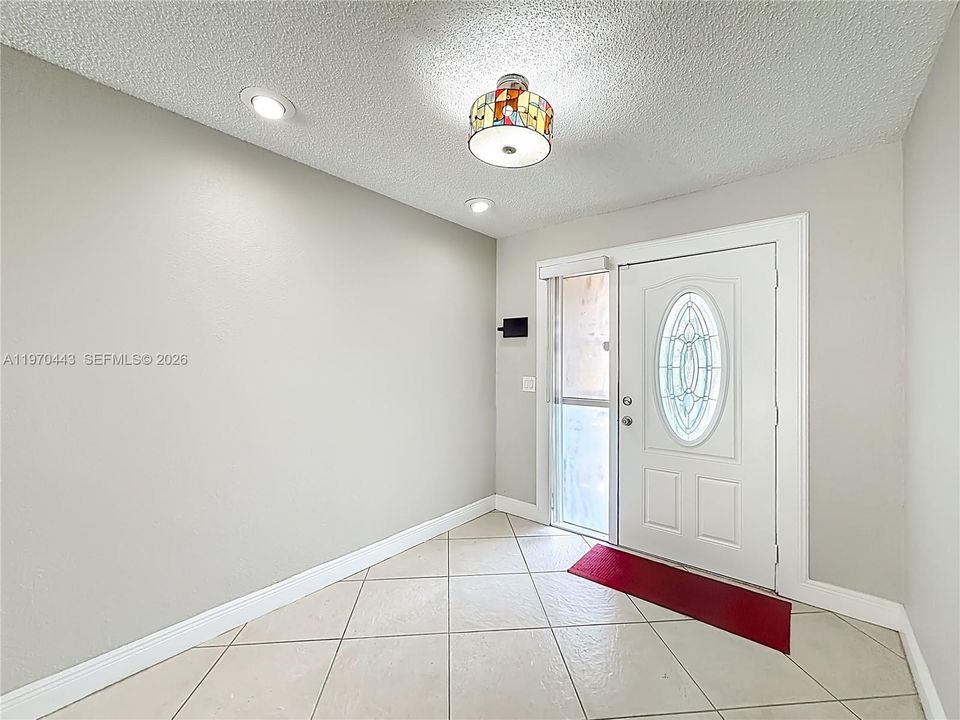 Activo con contrato: $625,000 (3 camas, 2 baños, 2015 Pies cuadrados)