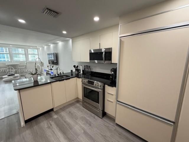 For Sale: $529,000 (0 beds, 1 baths, 578 Square Feet)