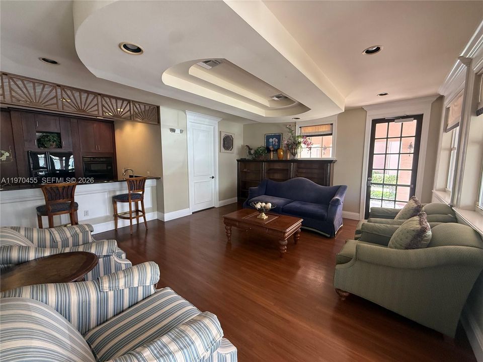 На продажу: $294,900 (2 спален, 2 ванн, 1143 Квадратных фут)