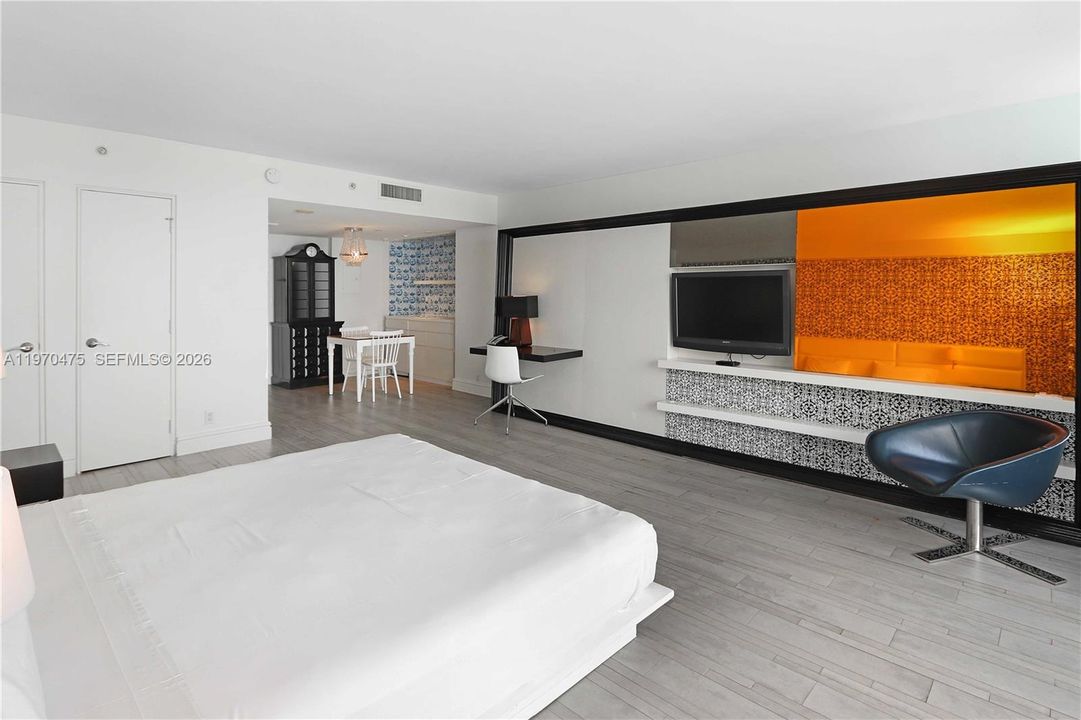 For Sale: $400,000 (0 beds, 1 baths, 493 Square Feet)