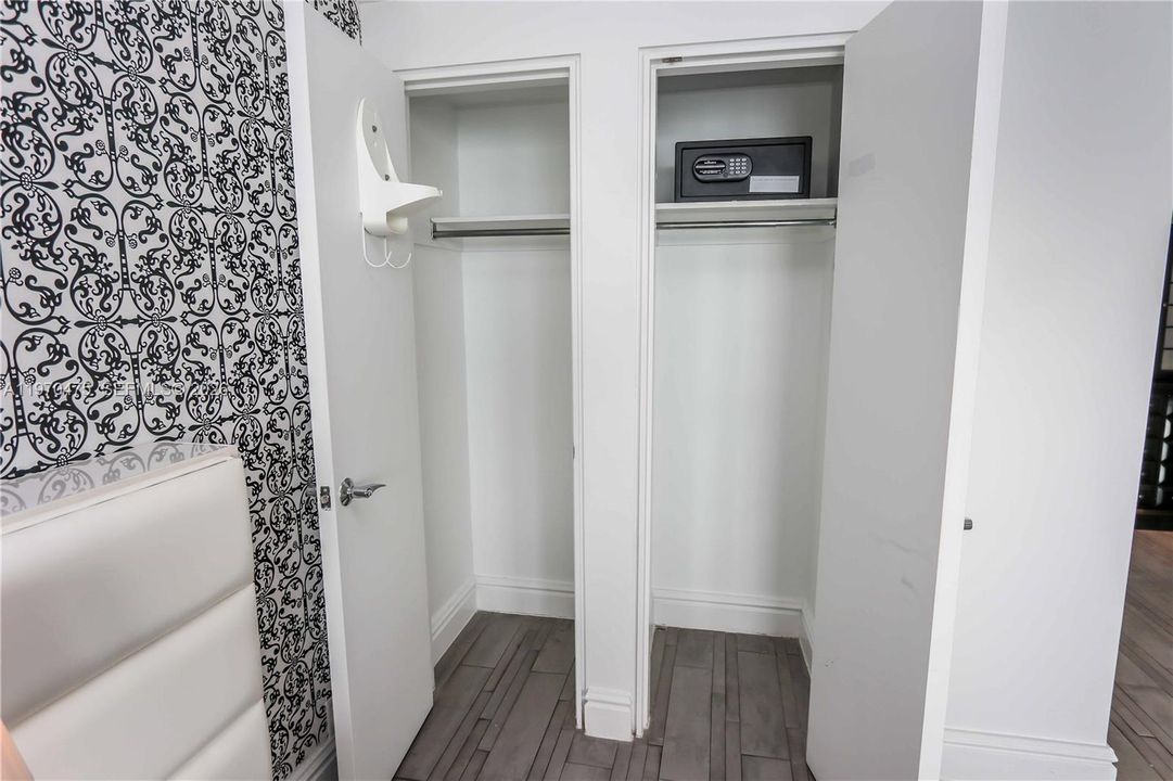 For Sale: $400,000 (0 beds, 1 baths, 493 Square Feet)