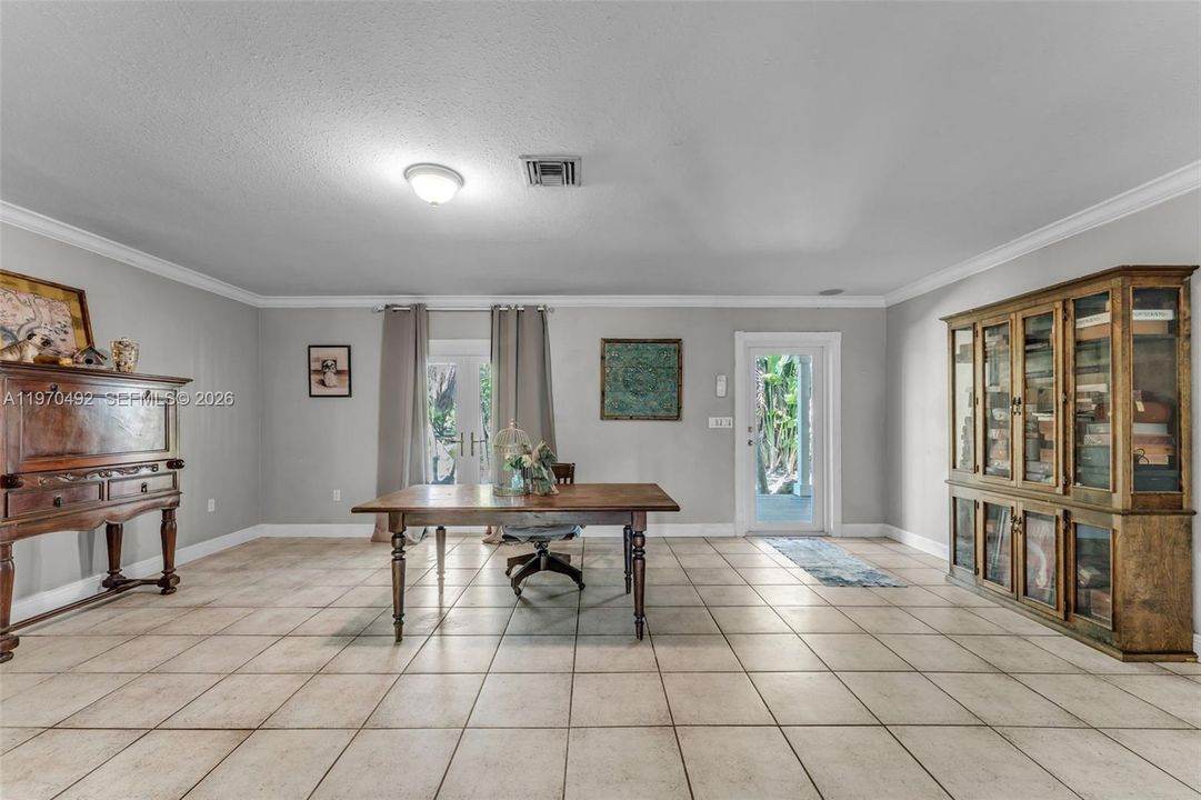 LG FOYER ENTRY INTO GREAT ROOM