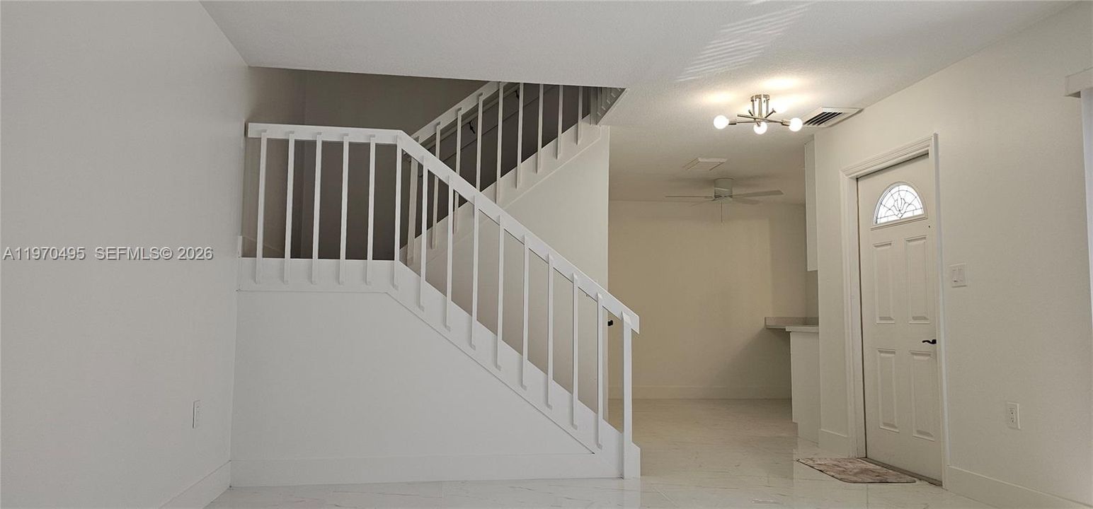 Active With Contract: $2,700 (2 beds, 2 baths, 1184 Square Feet)