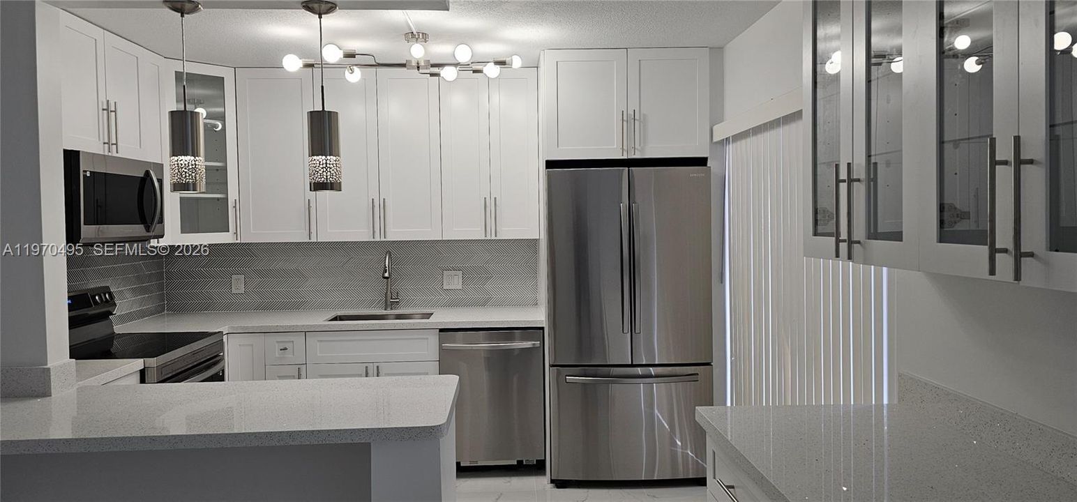 Active With Contract: $2,700 (2 beds, 2 baths, 1184 Square Feet)