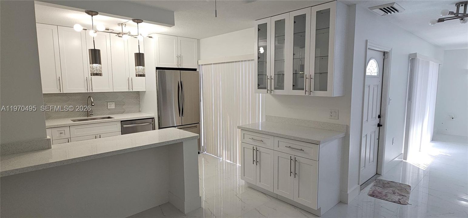 Active With Contract: $2,700 (2 beds, 2 baths, 1184 Square Feet)