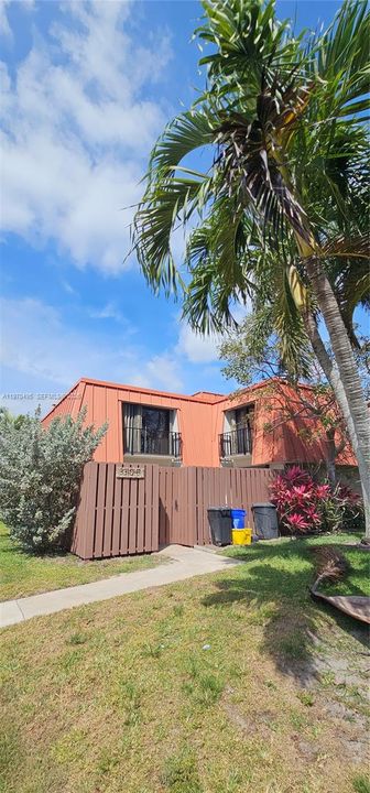 Active With Contract: $2,700 (2 beds, 2 baths, 1184 Square Feet)