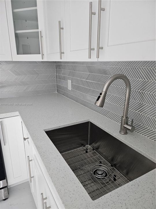 Active With Contract: $2,700 (2 beds, 2 baths, 1184 Square Feet)