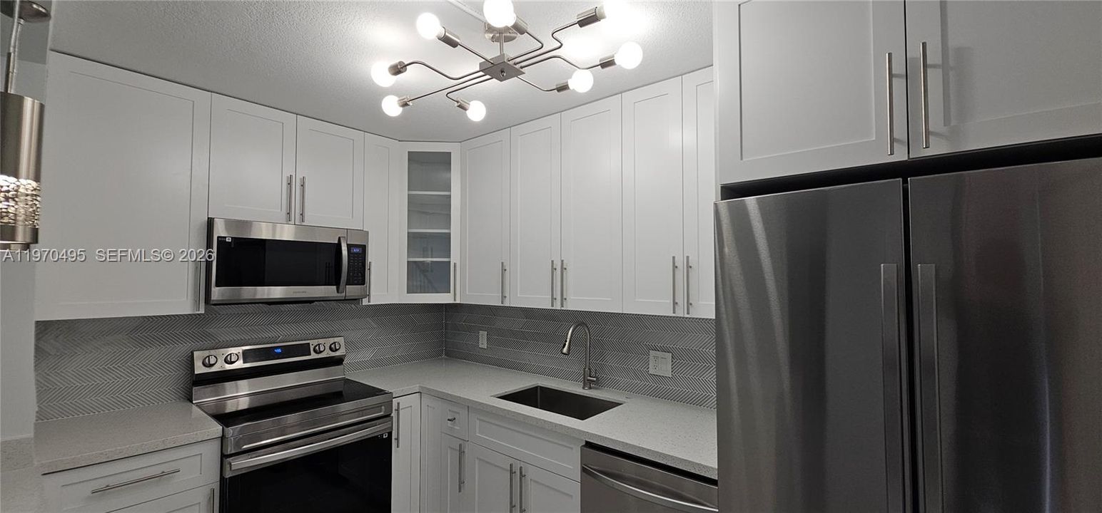 Active With Contract: $2,700 (2 beds, 2 baths, 1184 Square Feet)
