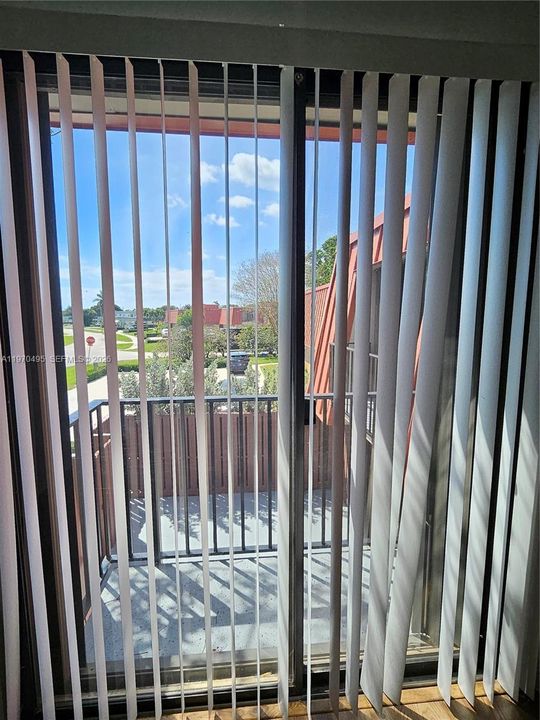 Active With Contract: $2,700 (2 beds, 2 baths, 1184 Square Feet)