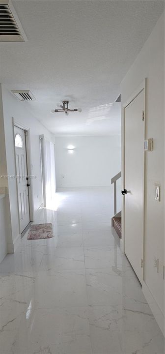 Active With Contract: $2,700 (2 beds, 2 baths, 1184 Square Feet)