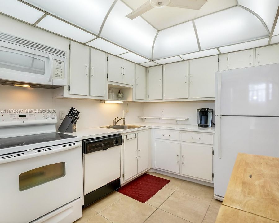 На продажу: $200,000 (2 спален, 2 ванн, 1100 Квадратных фут)