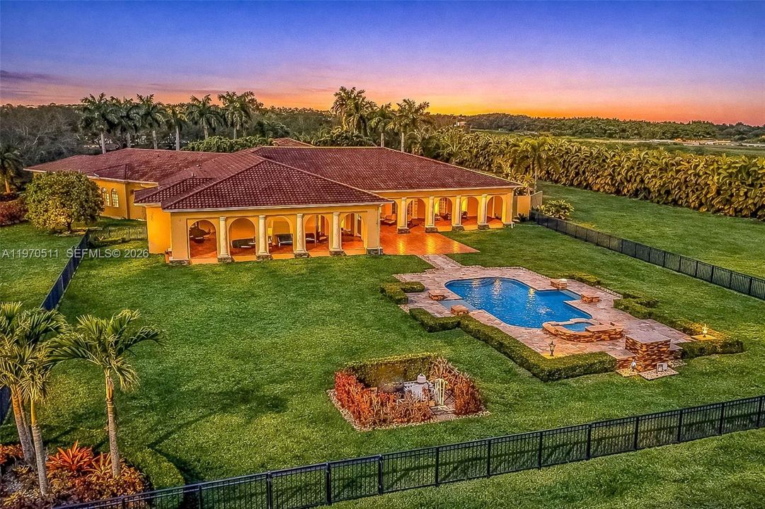 Recently Sold: $2,999,000 (6 beds, 7 baths, 7993 Square Feet)