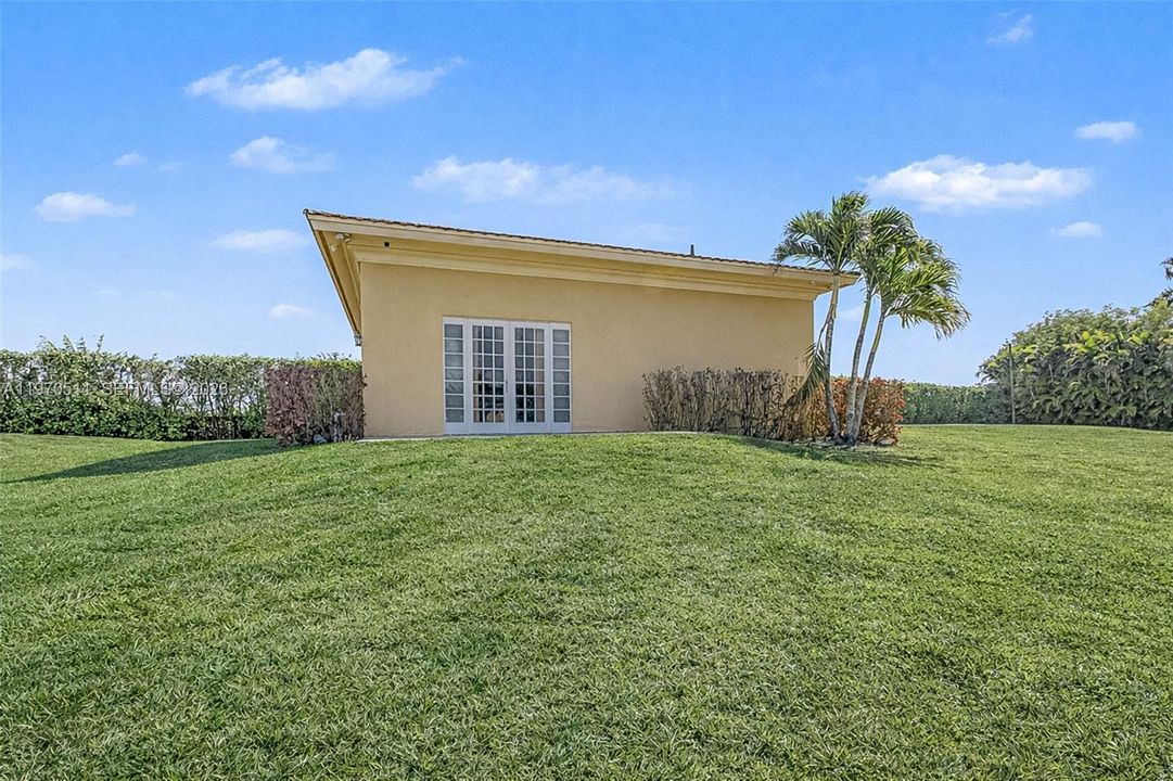 Recently Sold: $2,999,000 (6 beds, 7 baths, 7993 Square Feet)