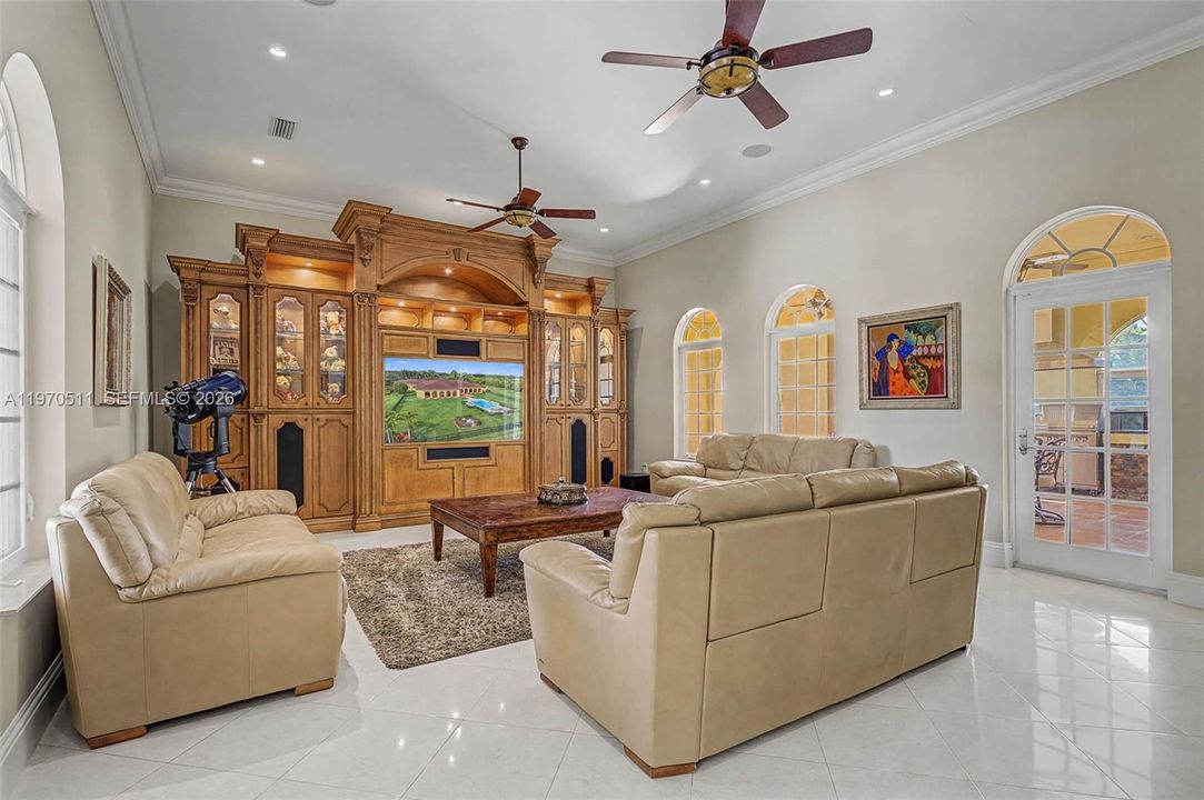 Recently Sold: $2,999,000 (6 beds, 7 baths, 7993 Square Feet)