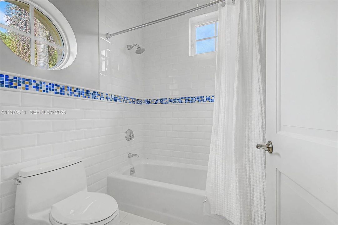 Recently Sold: $2,999,000 (6 beds, 7 baths, 7993 Square Feet)