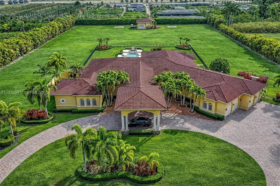 Recently Sold: $2,999,000 (6 beds, 7 baths, 7993 Square Feet)