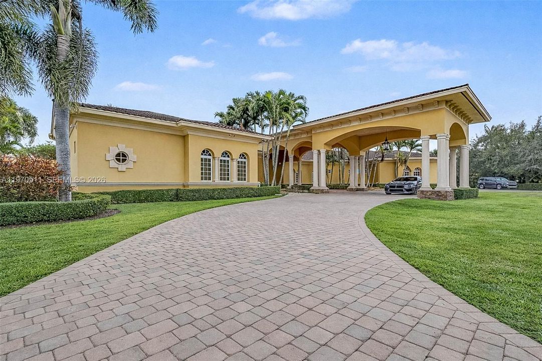 Recently Sold: $2,999,000 (6 beds, 7 baths, 7993 Square Feet)