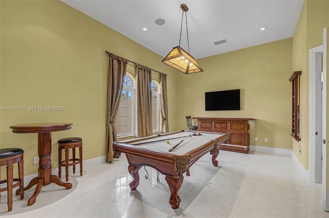 Recently Sold: $2,999,000 (6 beds, 7 baths, 7993 Square Feet)