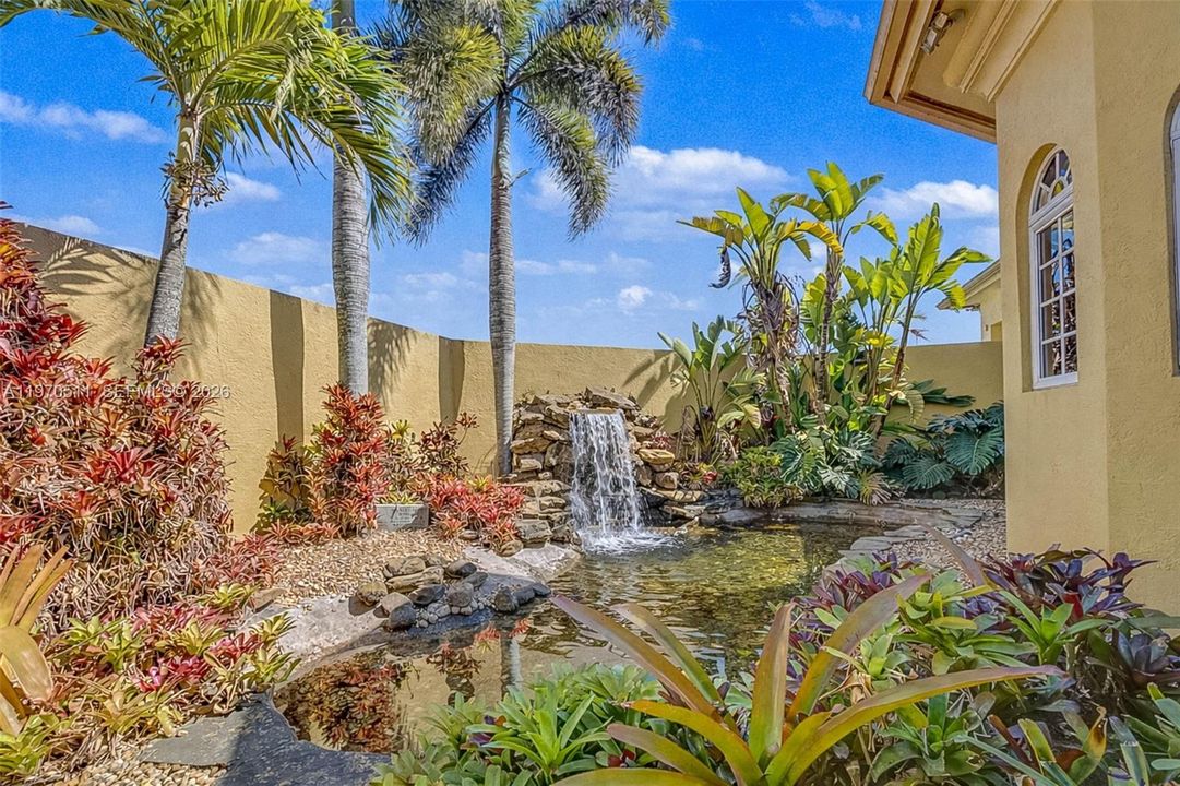 Recently Sold: $2,999,000 (6 beds, 7 baths, 7993 Square Feet)