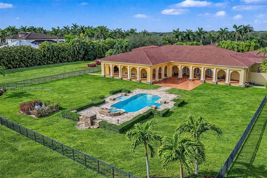 Recently Sold: $2,999,000 (6 beds, 7 baths, 7993 Square Feet)