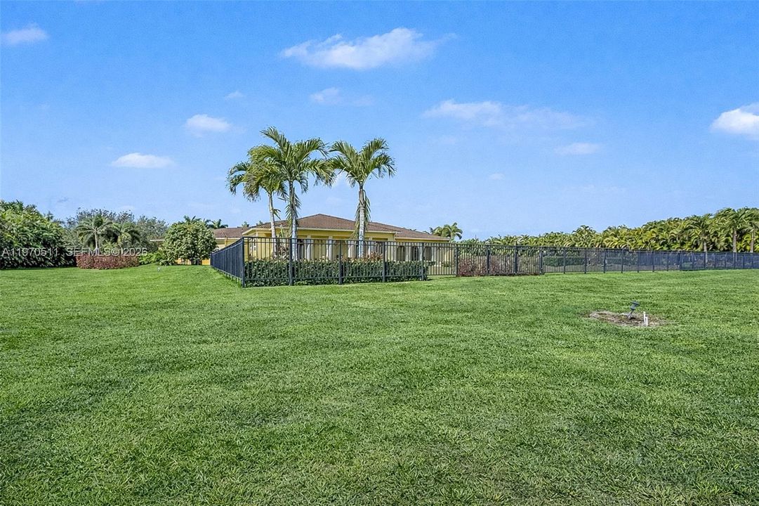 Recently Sold: $2,999,000 (6 beds, 7 baths, 7993 Square Feet)