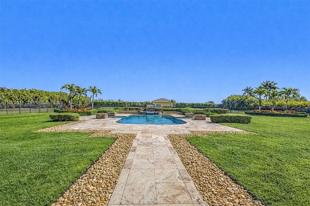 Recently Sold: $2,999,000 (6 beds, 7 baths, 7993 Square Feet)