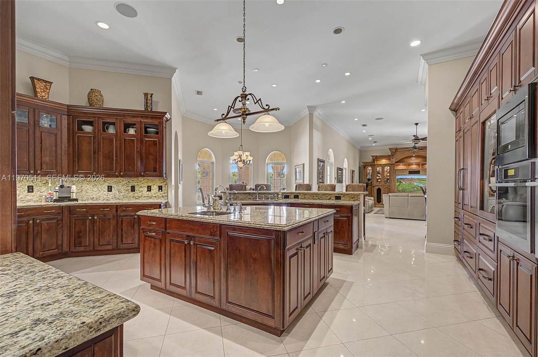 Recently Sold: $2,999,000 (6 beds, 7 baths, 7993 Square Feet)