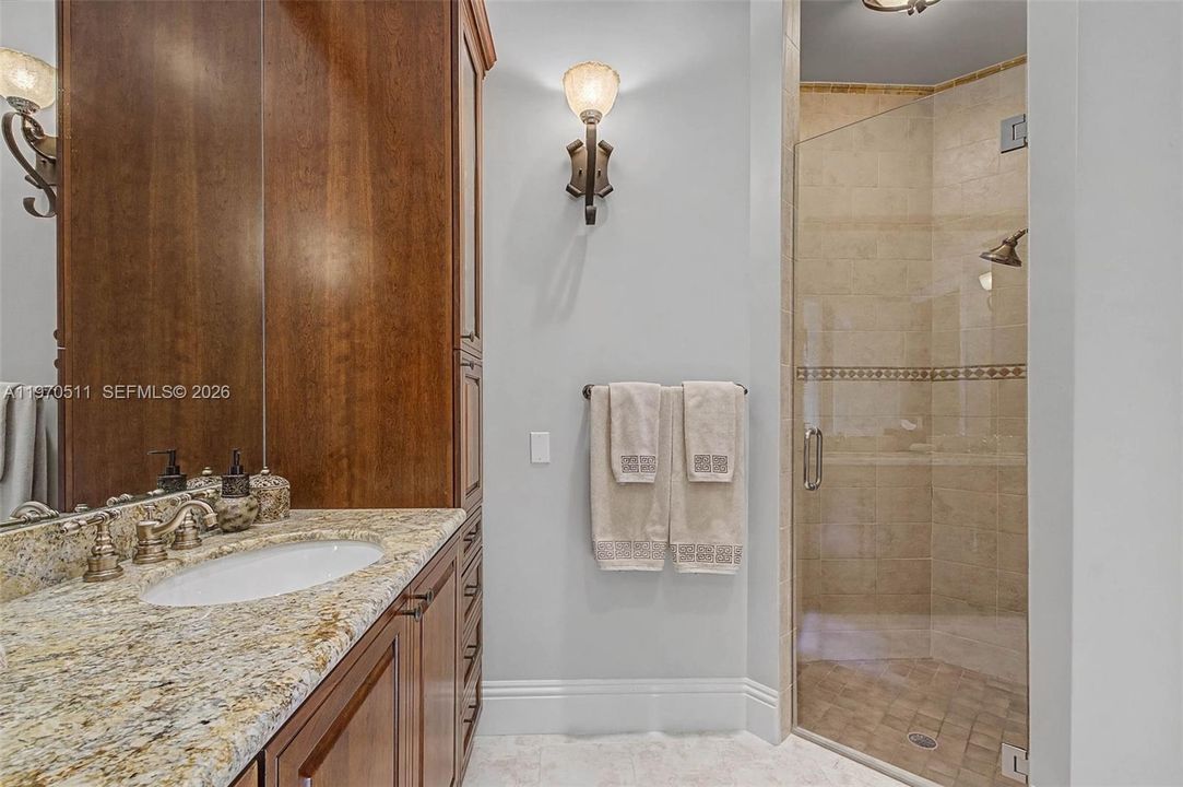 Recently Sold: $2,999,000 (6 beds, 7 baths, 7993 Square Feet)
