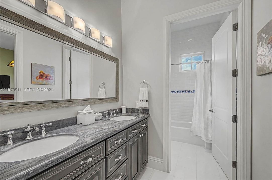 Recently Sold: $2,999,000 (6 beds, 7 baths, 7993 Square Feet)