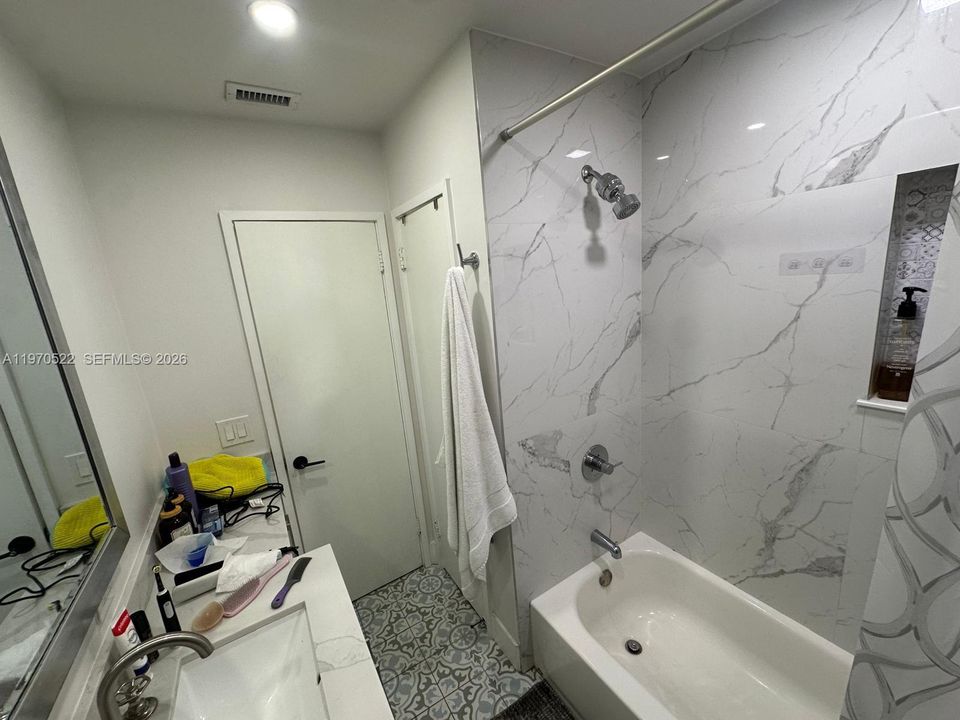 Под контрактом: $3,500 (3 спален, 2 ванн, 1190 Квадратных фут)