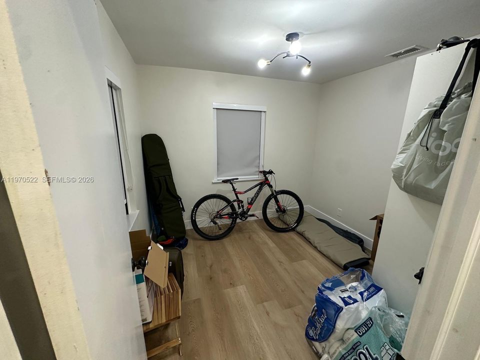Под контрактом: $3,500 (3 спален, 2 ванн, 1190 Квадратных фут)