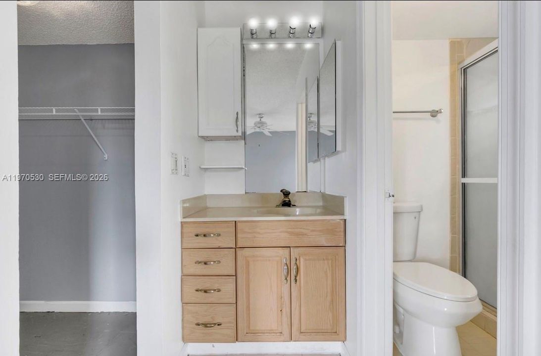 En Venta: $220,000 (2 camas, 2 baños, 957 Pies cuadrados)
